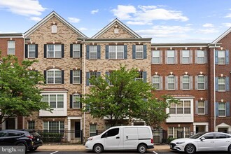 Building Photo - 15259 Leicestershire St