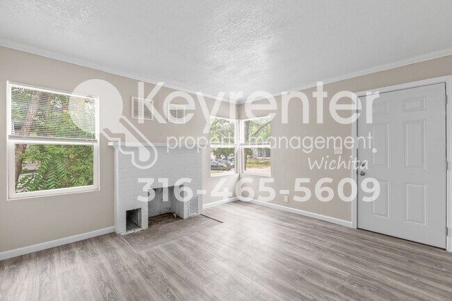 Building Photo - N Volutsia Duplex