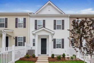 Building Photo - 712 Simpson Farm Rd
