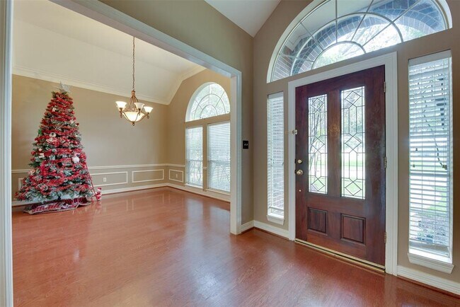 Building Photo - 5206 Avondale Dr