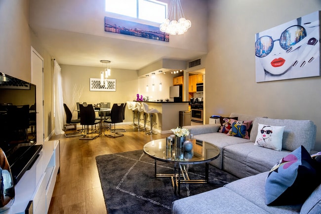 Foto del edificio - 18350 Hatteras St