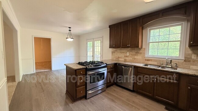 Foto del edificio - 23 Thomas Crossing Dr