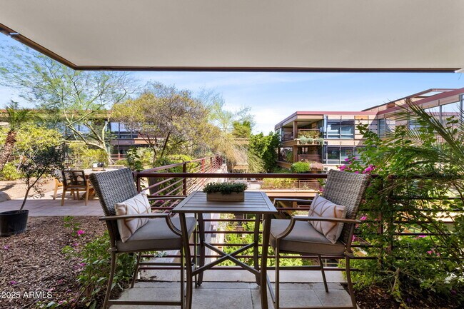 Foto del edificio - 7147 E Rancho Vista Dr