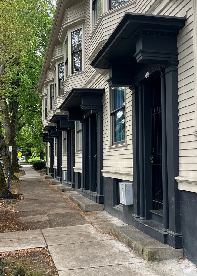Building Photo - 329 NW 17th Ave