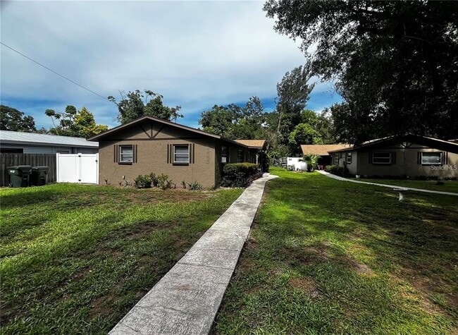 Building Photo - 15701 Waverly St