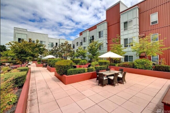 Terrace for residents - 424 N 85th St