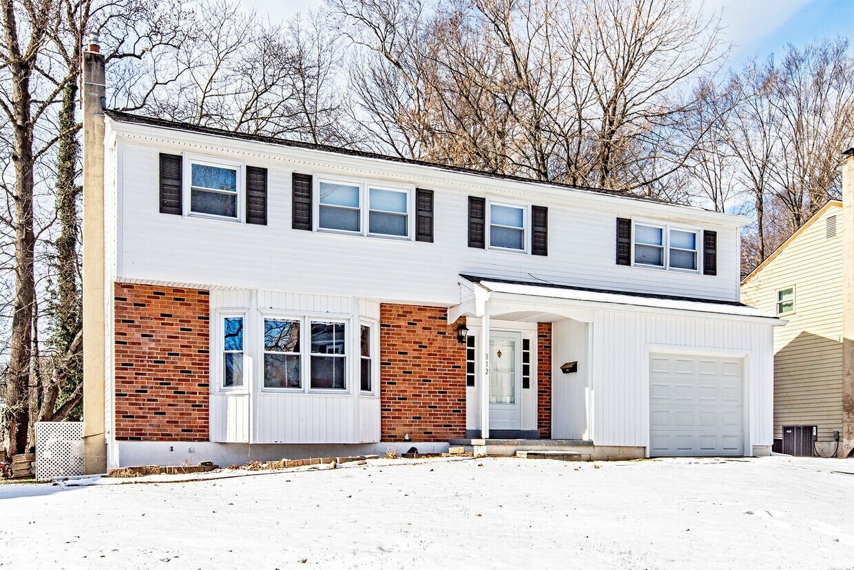 5 bedroom, 2.5 bath home in Claymont - 5 bedroom, 2.5 bath home in Claymont