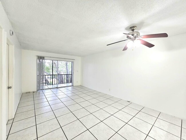 Building Photo - 7960 Colony Cir N