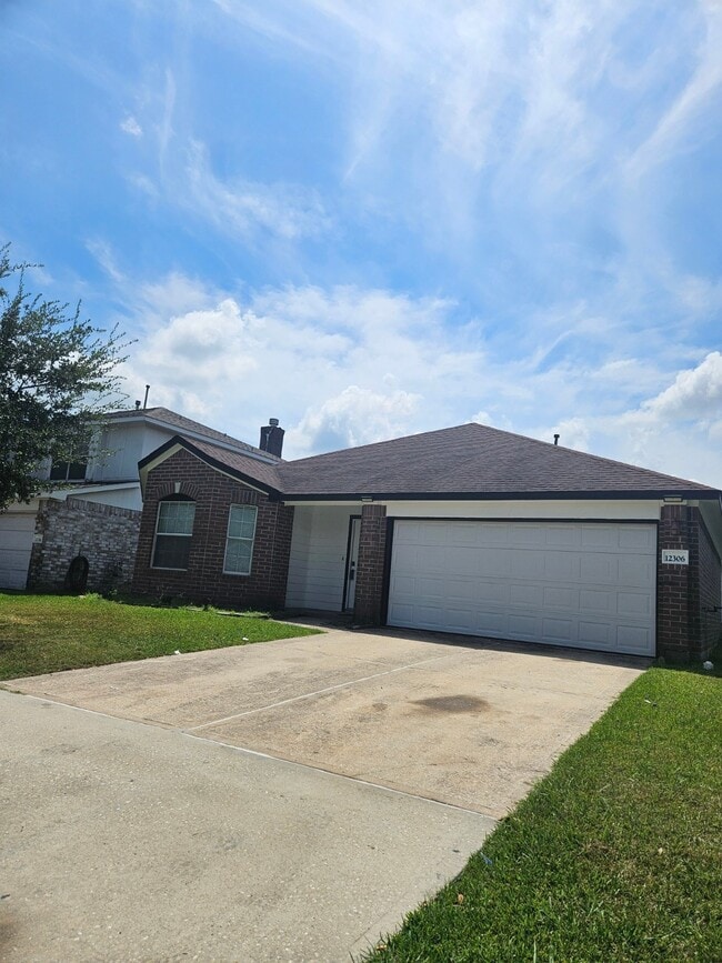 Building Photo - 12306 Scarlet River Dr