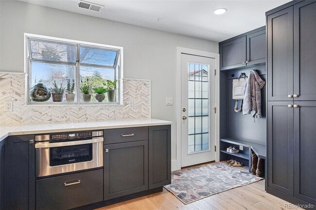 Back Entry - 796 Ivanhoe St