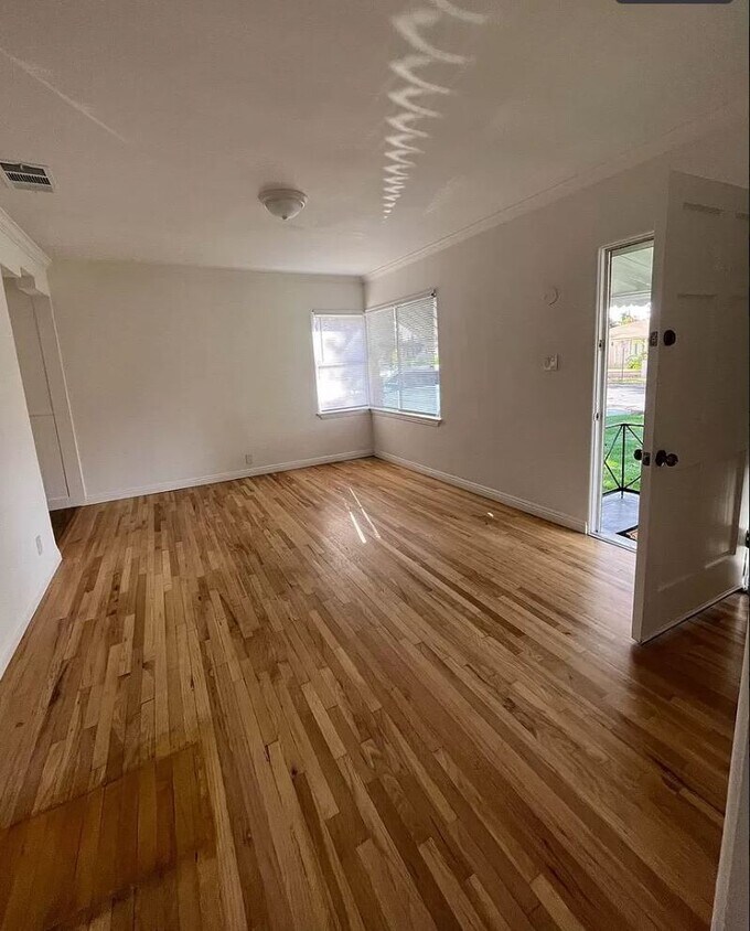 Primary Photo - 710 N Parish Pl
