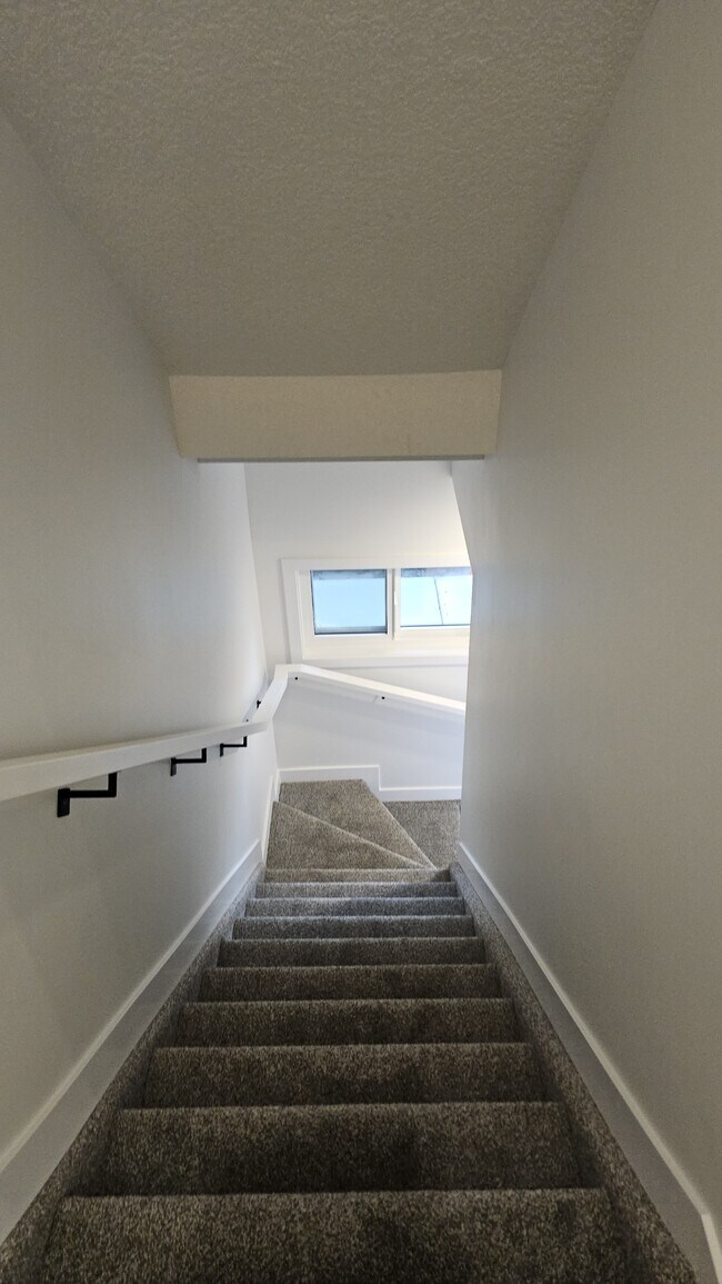 Photo du bâtiment - 18120-18128 28 Ave SW