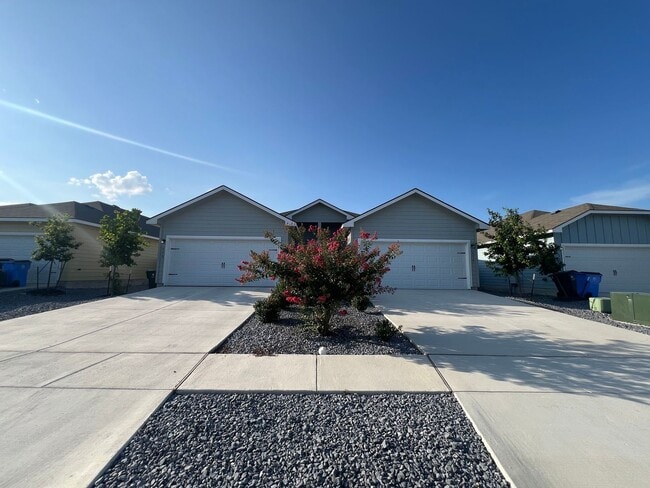 Building Photo - 632-634 Grayson Ln