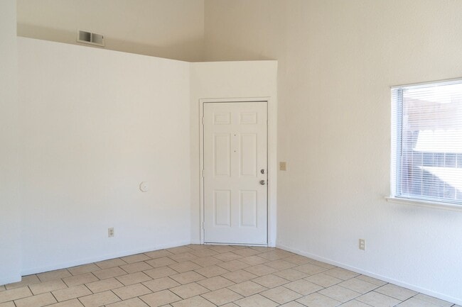 Building Photo - 7010 N Thorne Ave