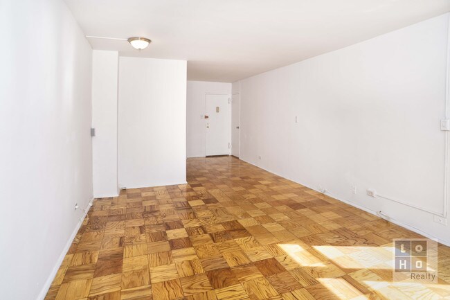 Building Photo - 413 Grand St