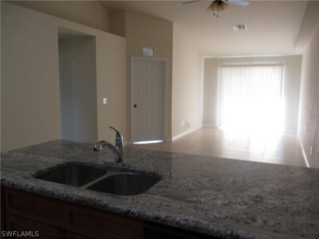 Foto del edificio - 4712 SE 4th Pl