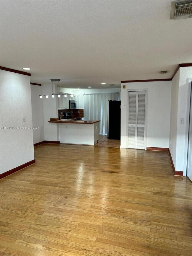 Foto del edificio - 5725 NW 109th Ave