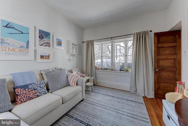 Foto del edificio - 1622 1/2 29th St NW