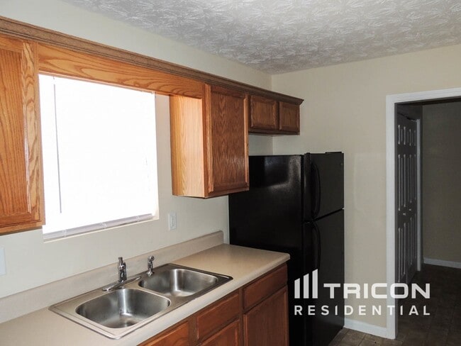 Foto del edificio - 1311 Meadow Walk Dr