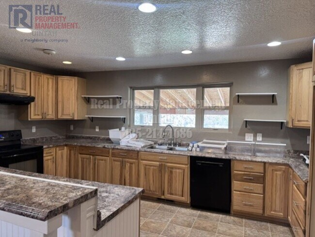 Foto del edificio - Beautiful and Cozy 3 Bedroom 2 and a Half Bath Home