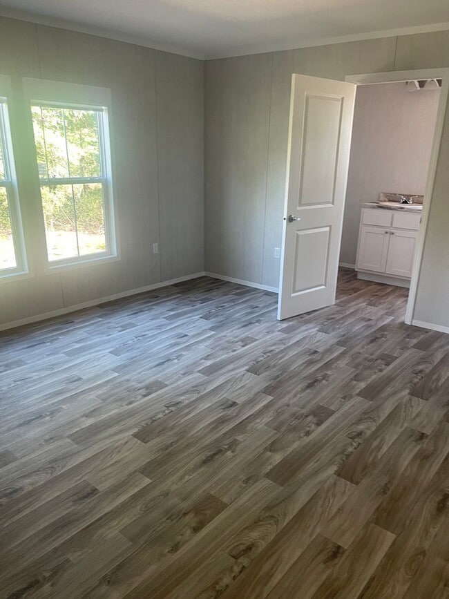 Building Photo - 291 Brookside Dr