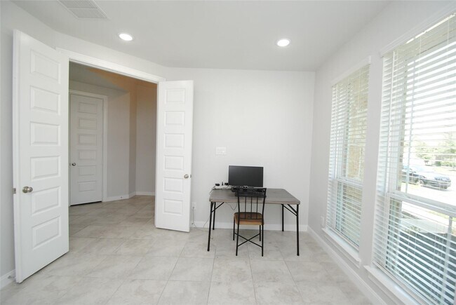 Building Photo - 8834 Arch Rock Dr