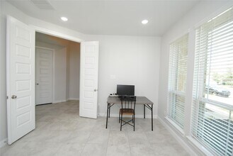 Building Photo - 8834 Arch Rock Dr