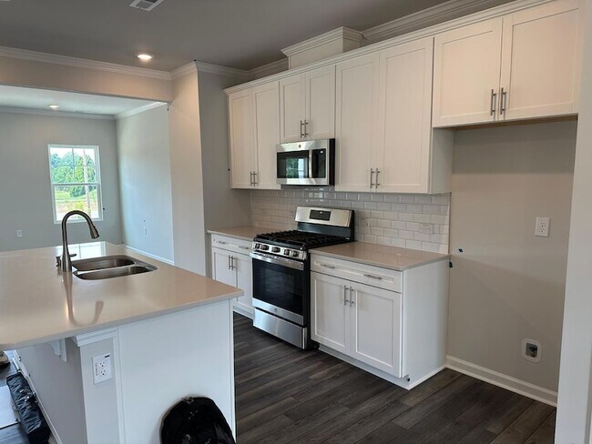 Foto del edificio - 613 Gimari Dr