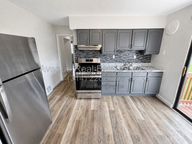 Building Photo - 830 Loekes Dr
