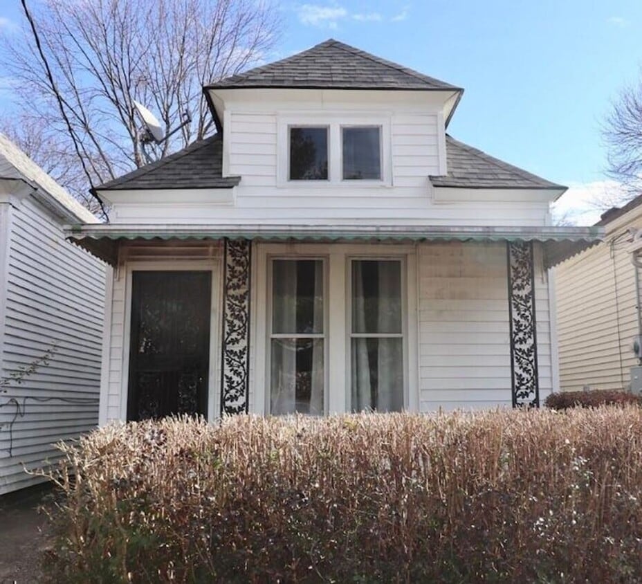 Primary Photo - 2 bedroom Bungalow!
