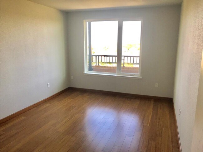 Foto del edificio - 1220 W Trinity Mills Rd