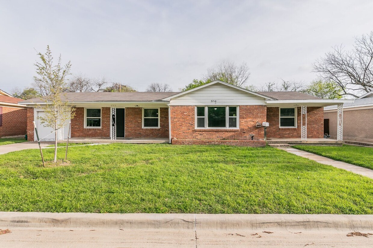 Primary Photo - Westworth Village REMODELED 4 Bedroom