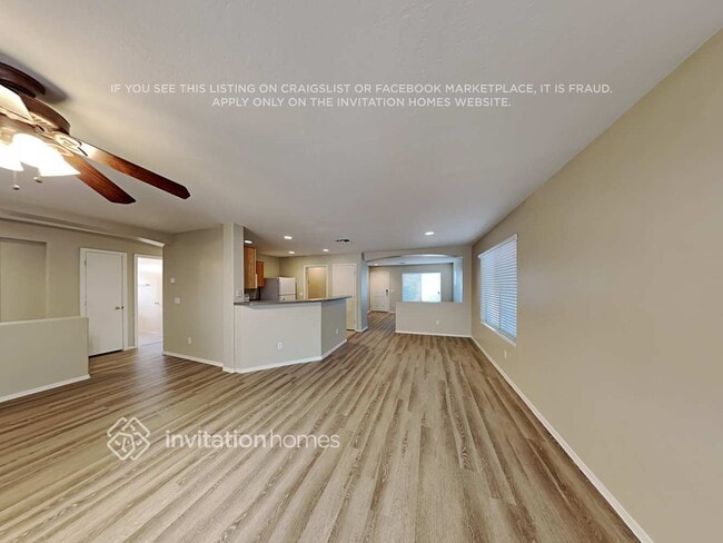 Foto del edificio - 10780 W Roanoke Ave