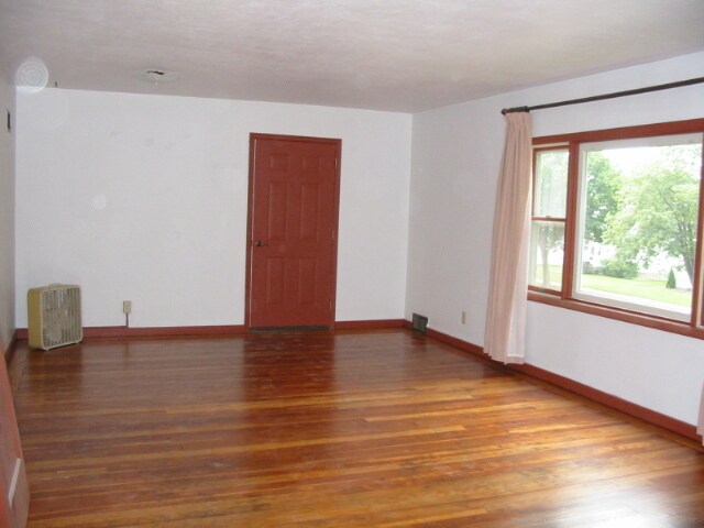 Building Photo - 502 E Broadway St