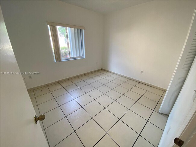 Foto del edificio - 452 SW 10th St