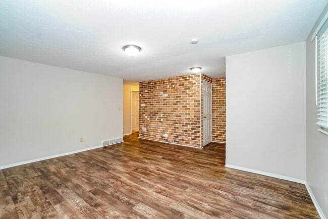 Building Photo - 1434 Burnley Square S