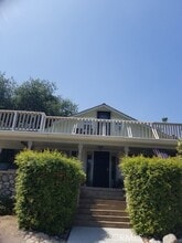 Building Photo - 2477 Vista Dr