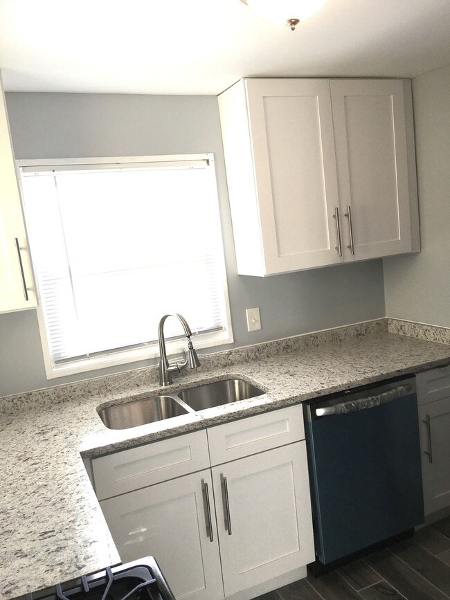 Foto del edificio - 146 Hemlock St