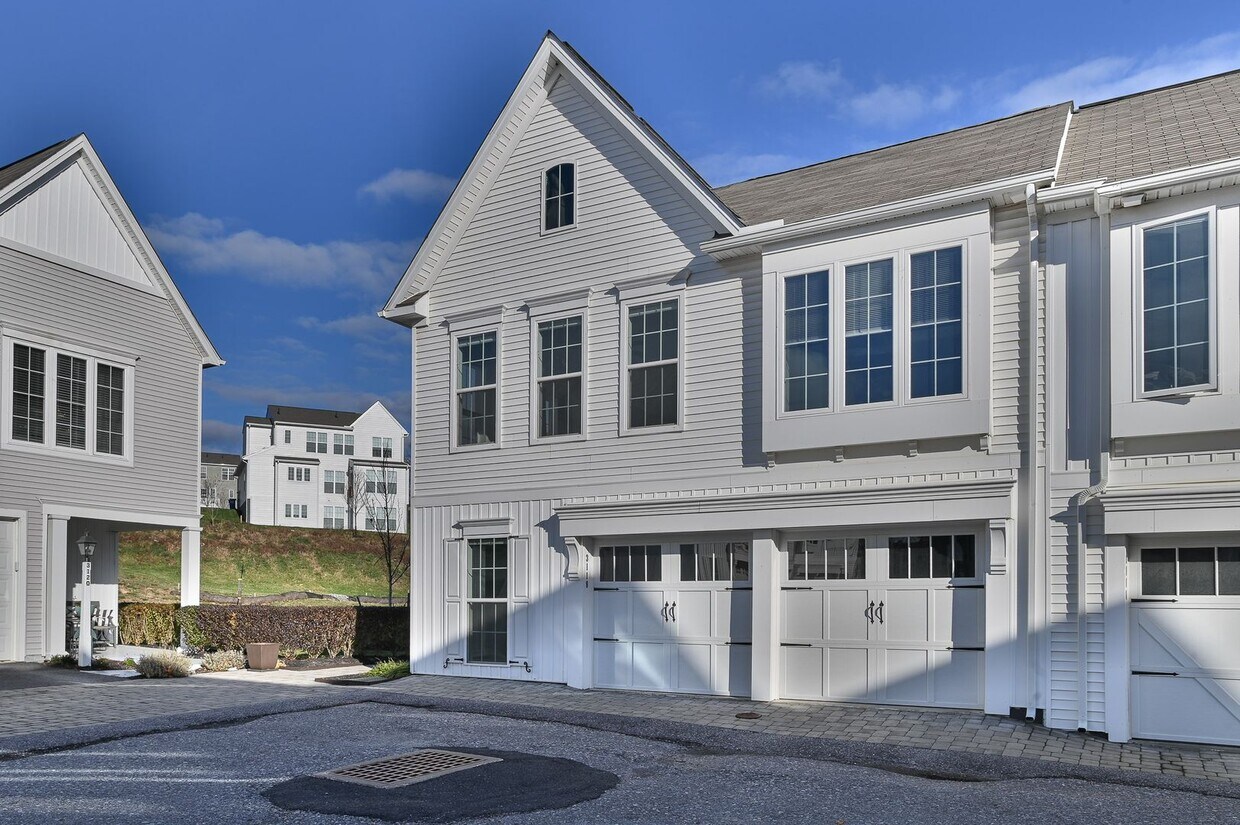 Primary Photo - Beautiful Townhome in Arcona Community