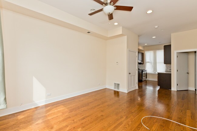 Foto del edificio - 1513 N California Ave
