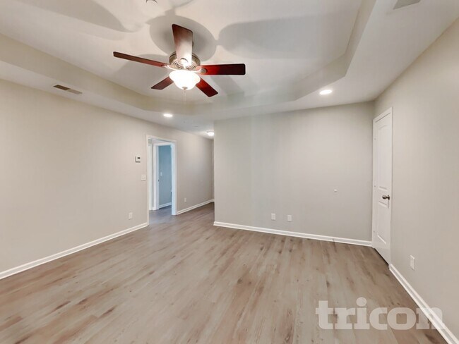 Building Photo - 605 Silverhill Dr