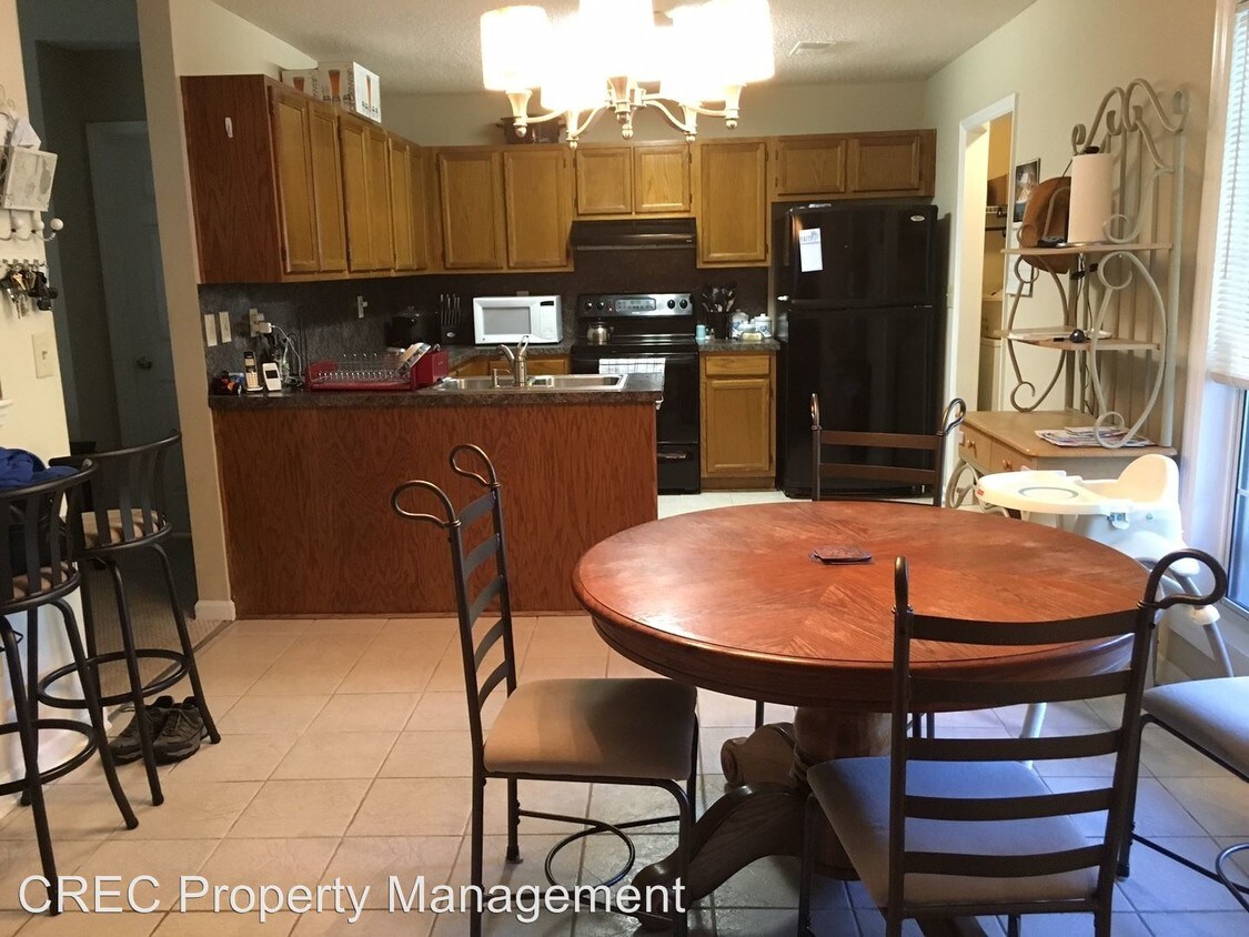 Foto del edificio - 8346 Longridge Rd