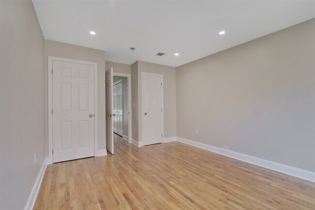 Foto del edificio - 22 Manning Ave