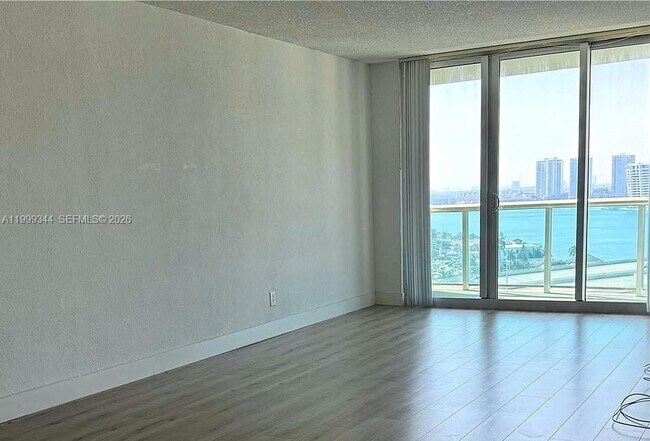 Foto del edificio - 19380 Collins Ave