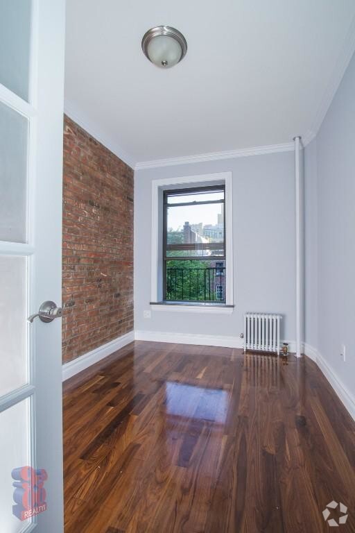 Building Photo - 350 W 21st St