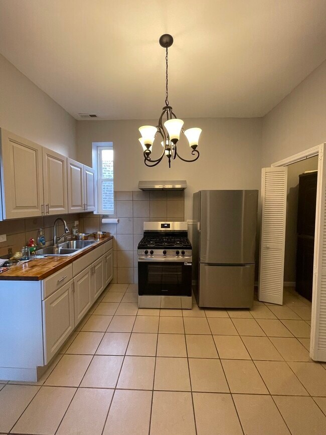 Foto del edificio - 1939 S Sawyer Ave