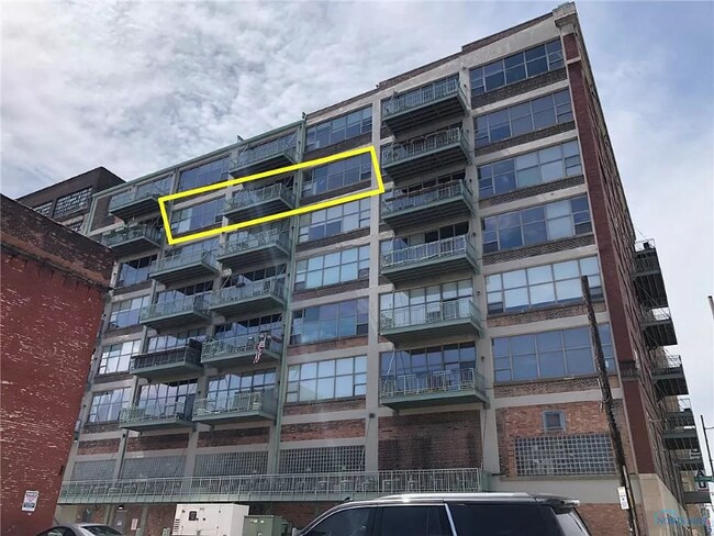 Building Photo - 745 Washington St