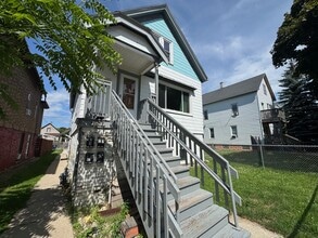 Building Photo - 2451 S 9th St