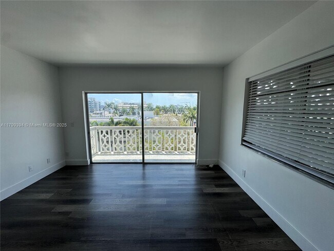 Building Photo - 9700 W Bay Harbor Dr