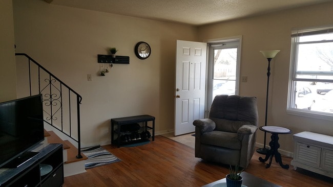 Building Photo - 2212 Prairie Glen Pl